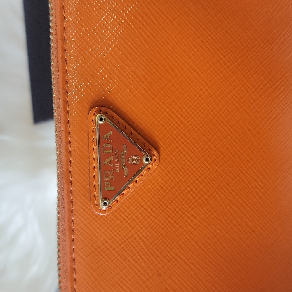 PRADA - Picture 9 of 17